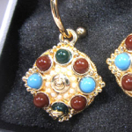 샤넬 방패 귀걸이 금장