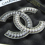 샤넬 CC 브롯치 은장