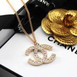 샤넬 CC 큐빅 목걸이 신상