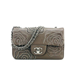 샤넬 램스킨 로즈자수 플랩숄더백 스몰 카키베이지