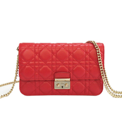 디올 퀄팅 숄더백 뉴락 레드