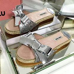 미우미우 플라워 샌들 실버