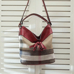 버버리 호보숄더백