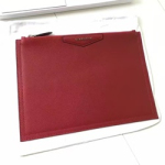 지방시 신상 클러치 다크 레드