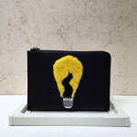 펜디 라이트볼 셔링 클러치 파우치