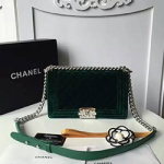  샤넬 벨벳 보이백