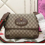 구찌 GG 수프림 메신저 백 495654