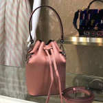 펜디 컬러의 가죽 미니백 8BS010