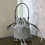 펜디 컬러의 가죽 미니백 8BS010