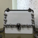 펜디 컬러의 가죽 백 8BT381