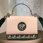 펜디 가죽 플랩백 8BT2820