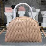 미우미우 마테라세 가죽 탑 핸들 백 5BB034