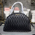 미우미우 마테라세 가죽 탑 핸들 백 5BB034