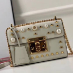 구찌 [패들락] 스터드 가죽 숄더백 432182