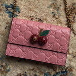 구찌 체리 장식의 구찌 시그니처 미니 백 481291