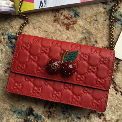 구찌 체리 장식의 구찌 시그니처 미니 백 481291