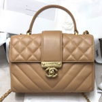 샤넬 핸들 장식의 플랩 백 AS0804