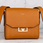 지방시 플랩백  191014