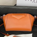  지방시 크로스백 201021