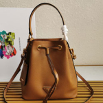 프라다 신상 가죽 버킷백 1BE032