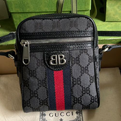 구찌 크로스백  680129