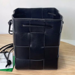 보체가베네타 버킷백 680218