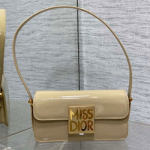 크리스찬디올 숄더백  0913